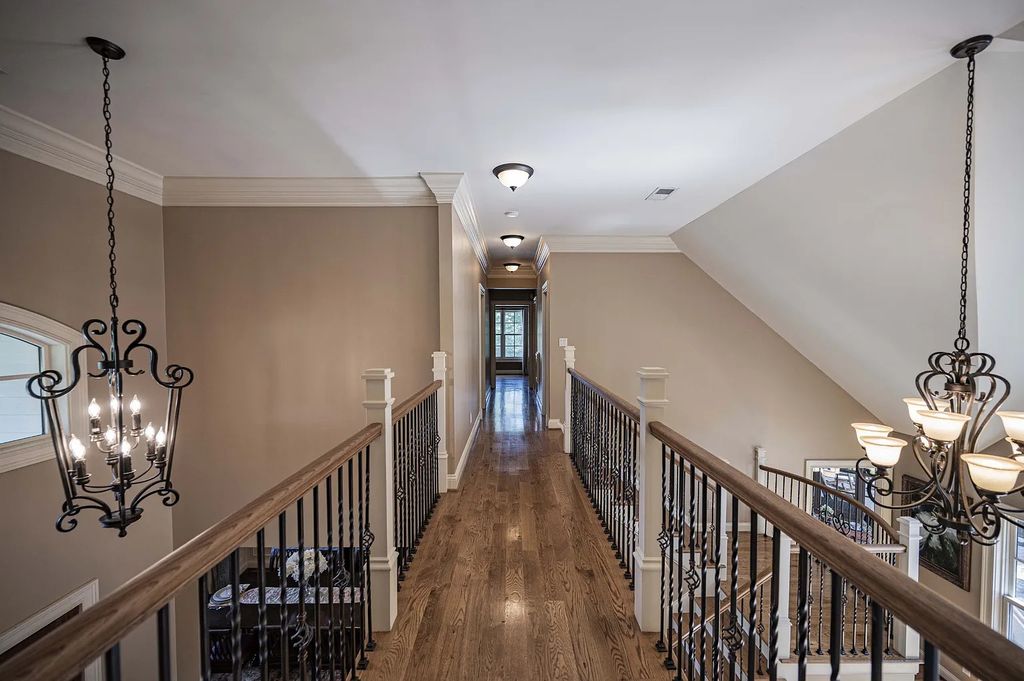 The Estate in Kingston Springs is a luxurious home that you have to see now available for sale. This home located at 872 Pinnacle Hill Rd, Kingston Springs, Tennessee; offering 03 bedrooms and 04 bathrooms with 4,192 square feet of living spaces. 
