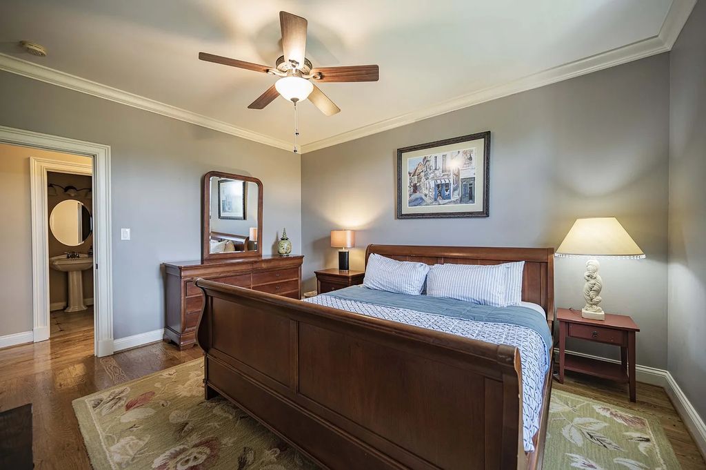 The Estate in Kingston Springs is a luxurious home that you have to see now available for sale. This home located at 872 Pinnacle Hill Rd, Kingston Springs, Tennessee; offering 03 bedrooms and 04 bathrooms with 4,192 square feet of living spaces. 