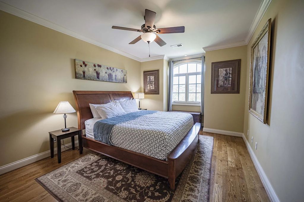 The Estate in Kingston Springs is a luxurious home that you have to see now available for sale. This home located at 872 Pinnacle Hill Rd, Kingston Springs, Tennessee; offering 03 bedrooms and 04 bathrooms with 4,192 square feet of living spaces. 