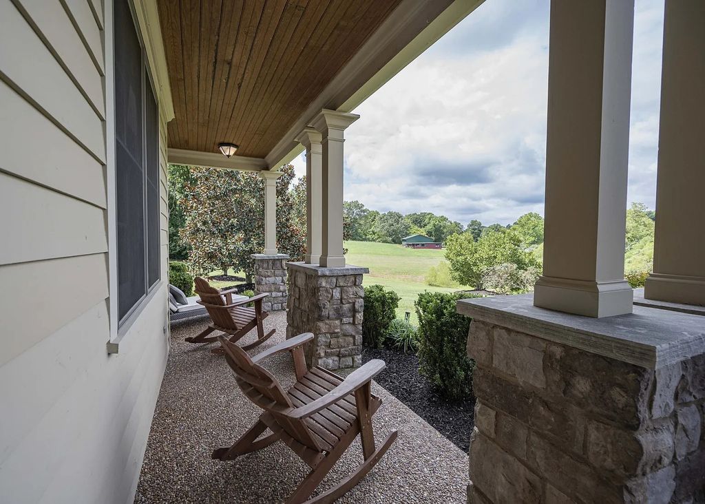 The Estate in Kingston Springs is a luxurious home that you have to see now available for sale. This home located at 872 Pinnacle Hill Rd, Kingston Springs, Tennessee; offering 03 bedrooms and 04 bathrooms with 4,192 square feet of living spaces. 