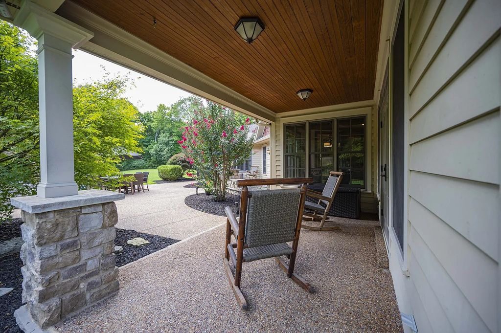 The Estate in Kingston Springs is a luxurious home that you have to see now available for sale. This home located at 872 Pinnacle Hill Rd, Kingston Springs, Tennessee; offering 03 bedrooms and 04 bathrooms with 4,192 square feet of living spaces. 