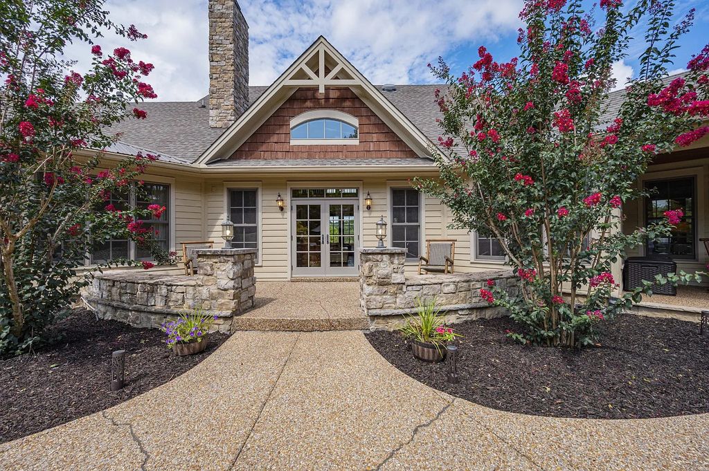 The Estate in Kingston Springs is a luxurious home that you have to see now available for sale. This home located at 872 Pinnacle Hill Rd, Kingston Springs, Tennessee; offering 03 bedrooms and 04 bathrooms with 4,192 square feet of living spaces. 