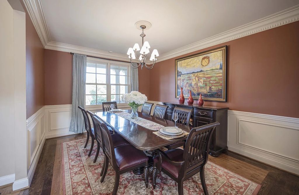 The Estate in Kingston Springs is a luxurious home that you have to see now available for sale. This home located at 872 Pinnacle Hill Rd, Kingston Springs, Tennessee; offering 03 bedrooms and 04 bathrooms with 4,192 square feet of living spaces. 