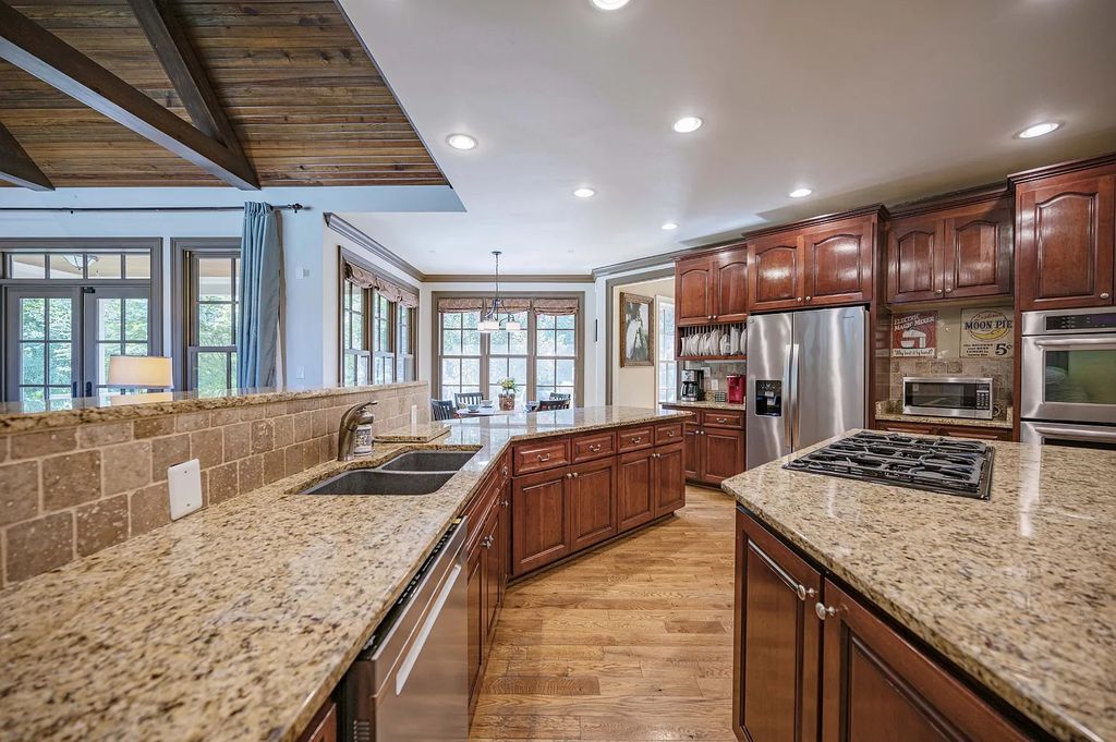 The Estate in Kingston Springs is a luxurious home that you have to see now available for sale. This home located at 872 Pinnacle Hill Rd, Kingston Springs, Tennessee; offering 03 bedrooms and 04 bathrooms with 4,192 square feet of living spaces. 