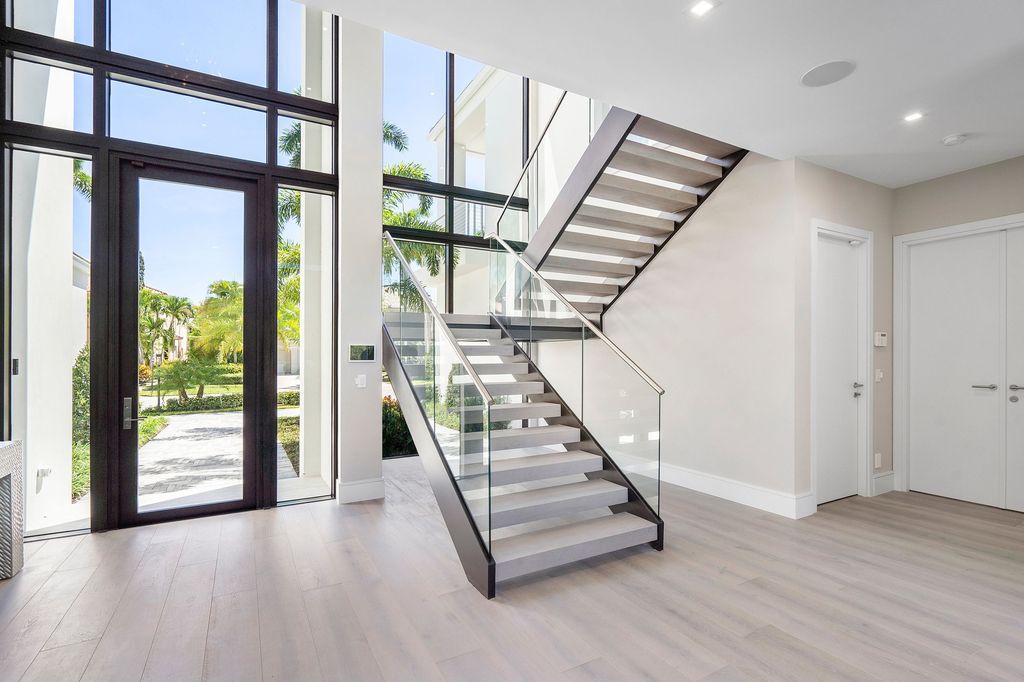The Home in Boca Raton, a brand new modern estate in the world-renowned St. Andrew CC was designed by George Brewer Architect and decorated by Zelman Design is now available for sale. This home located at 17192 Northway Cir, Boca Raton, Florida