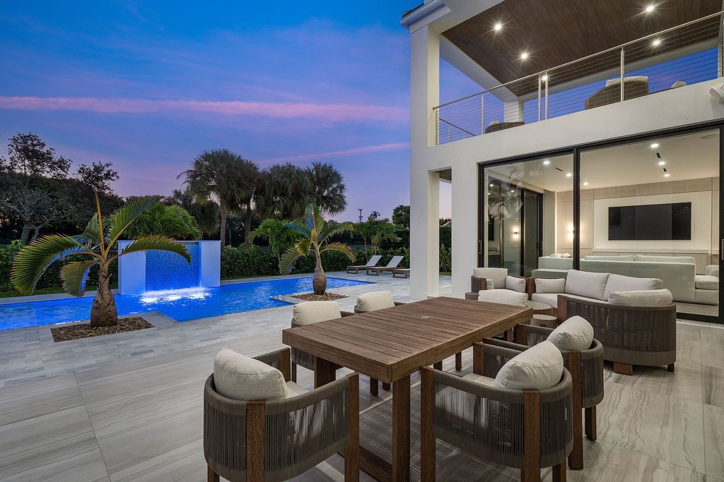 The Home in Boca Raton, a brand new modern estate in the world-renowned St. Andrew CC was designed by George Brewer Architect and decorated by Zelman Design is now available for sale. This home located at 17192 Northway Cir, Boca Raton, Florida