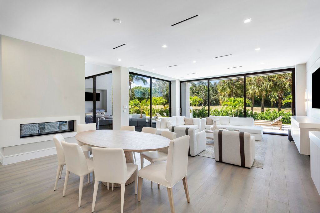 The Home in Boca Raton, a brand new modern estate in the world-renowned St. Andrew CC was designed by George Brewer Architect and decorated by Zelman Design is now available for sale. This home located at 17192 Northway Cir, Boca Raton, Florida