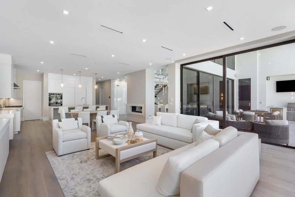 The Home in Boca Raton, a brand new modern estate in the world-renowned St. Andrew CC was designed by George Brewer Architect and decorated by Zelman Design is now available for sale. This home located at 17192 Northway Cir, Boca Raton, Florida