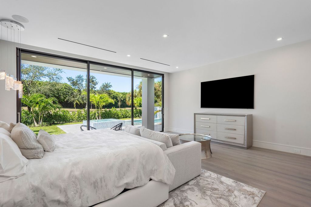 The Home in Boca Raton, a brand new modern estate in the world-renowned St. Andrew CC was designed by George Brewer Architect and decorated by Zelman Design is now available for sale. This home located at 17192 Northway Cir, Boca Raton, Florida