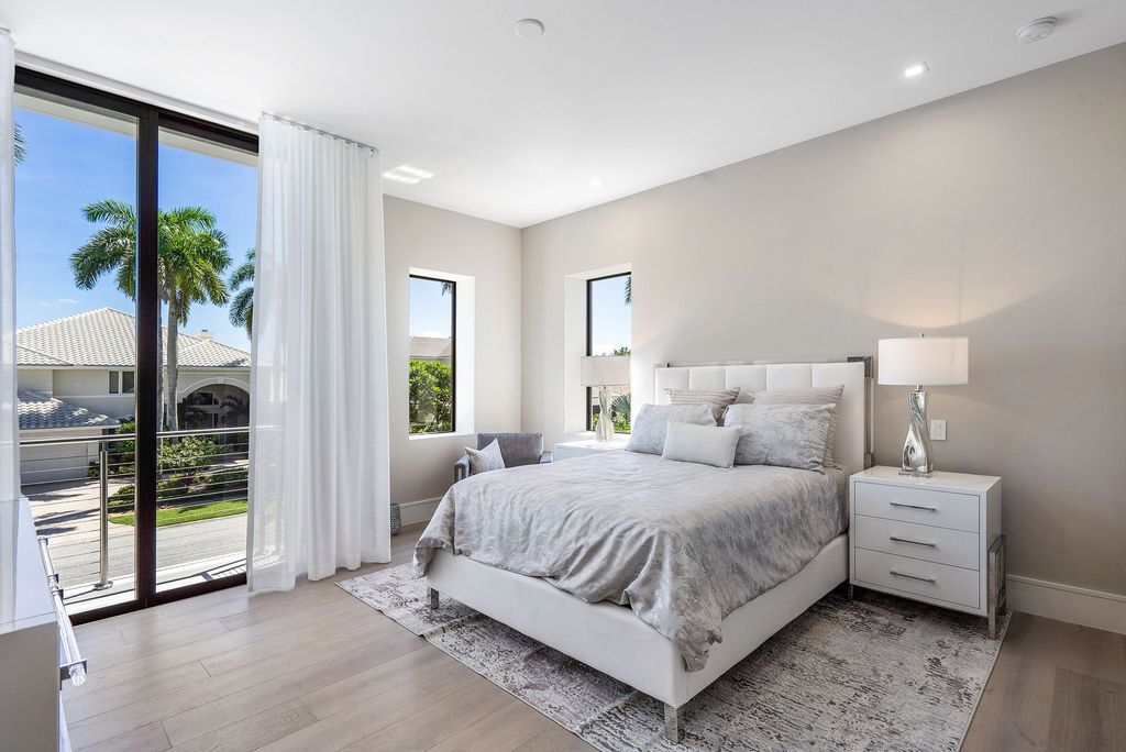 The Home in Boca Raton, a brand new modern estate in the world-renowned St. Andrew CC was designed by George Brewer Architect and decorated by Zelman Design is now available for sale. This home located at 17192 Northway Cir, Boca Raton, Florida