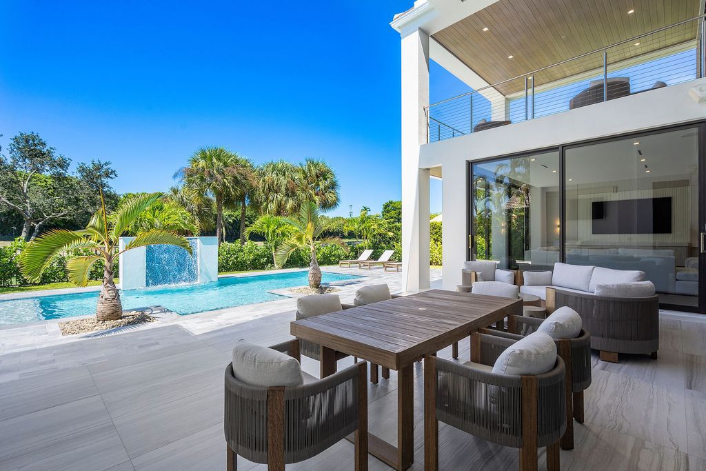 The Home in Boca Raton, a brand new modern estate in the world-renowned St. Andrew CC was designed by George Brewer Architect and decorated by Zelman Design is now available for sale. This home located at 17192 Northway Cir, Boca Raton, Florida