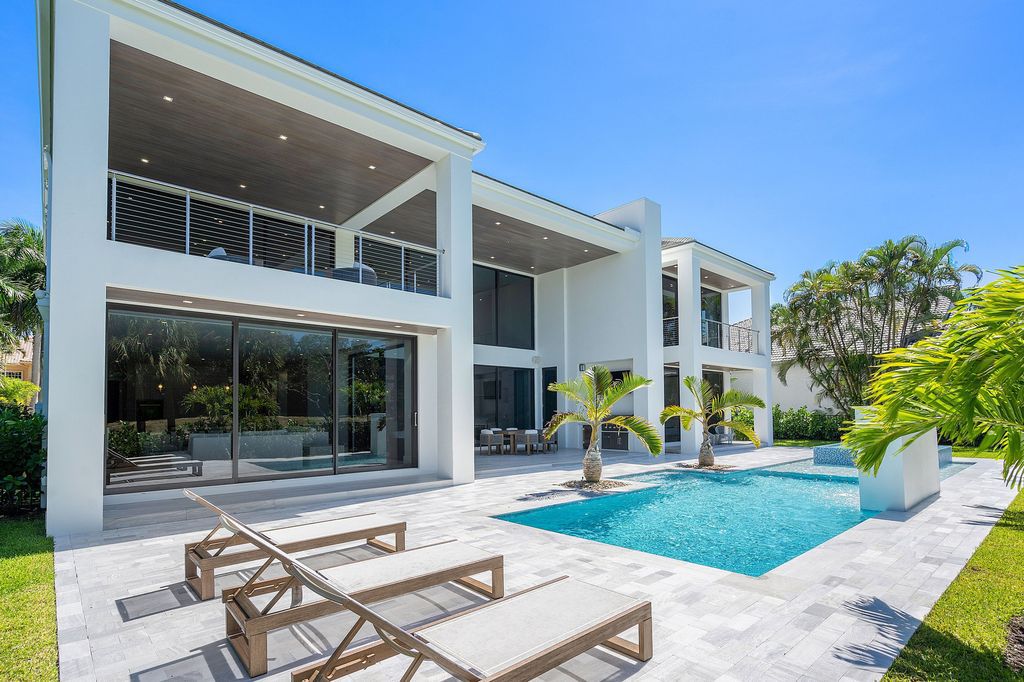 The Home in Boca Raton, a brand new modern estate in the world-renowned St. Andrew CC was designed by George Brewer Architect and decorated by Zelman Design is now available for sale. This home located at 17192 Northway Cir, Boca Raton, Florida