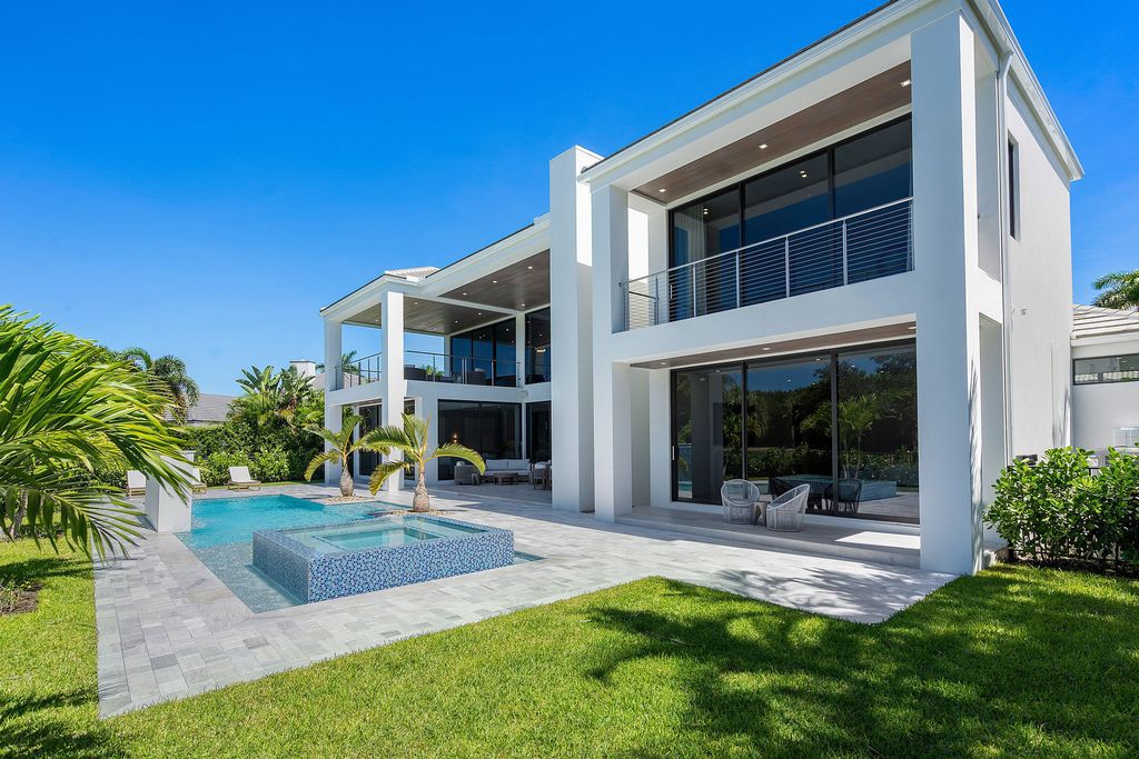The Home in Boca Raton, a brand new modern estate in the world-renowned St. Andrew CC was designed by George Brewer Architect and decorated by Zelman Design is now available for sale. This home located at 17192 Northway Cir, Boca Raton, Florida