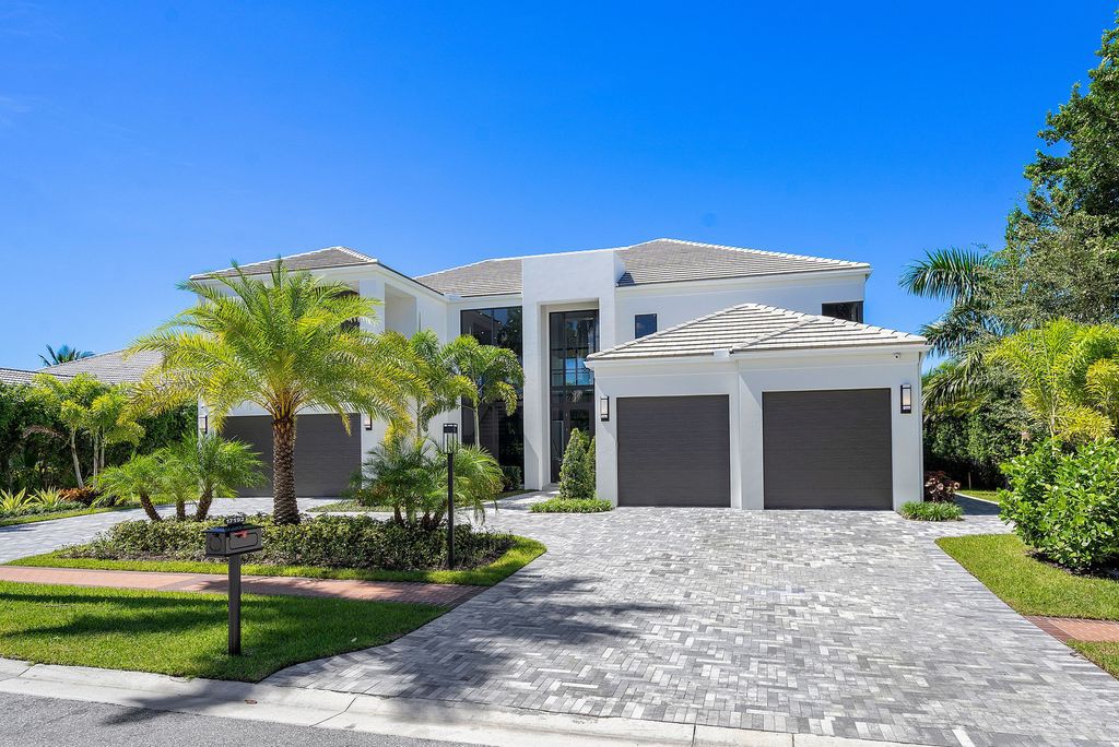 The Home in Boca Raton, a brand new modern estate in the world-renowned St. Andrew CC was designed by George Brewer Architect and decorated by Zelman Design is now available for sale. This home located at 17192 Northway Cir, Boca Raton, Florida