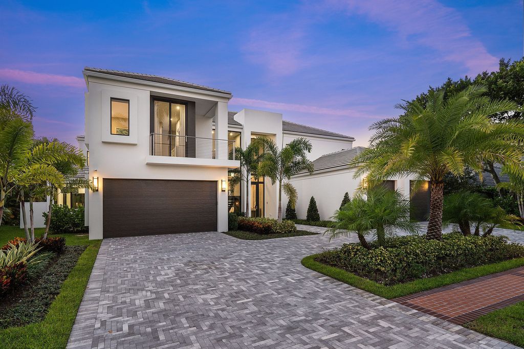 The Home in Boca Raton, a brand new modern estate in the world-renowned St. Andrew CC was designed by George Brewer Architect and decorated by Zelman Design is now available for sale. This home located at 17192 Northway Cir, Boca Raton, Florida