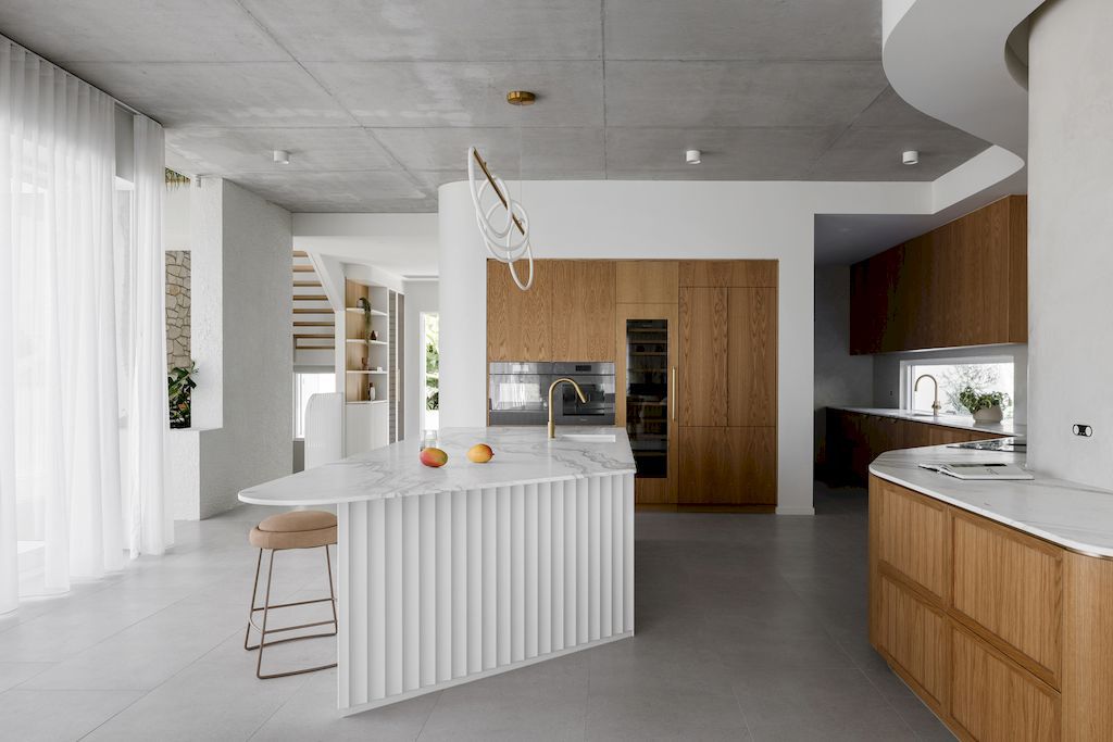 Clare House a Prominent Luxurious White Home by Invilla Architecture 2