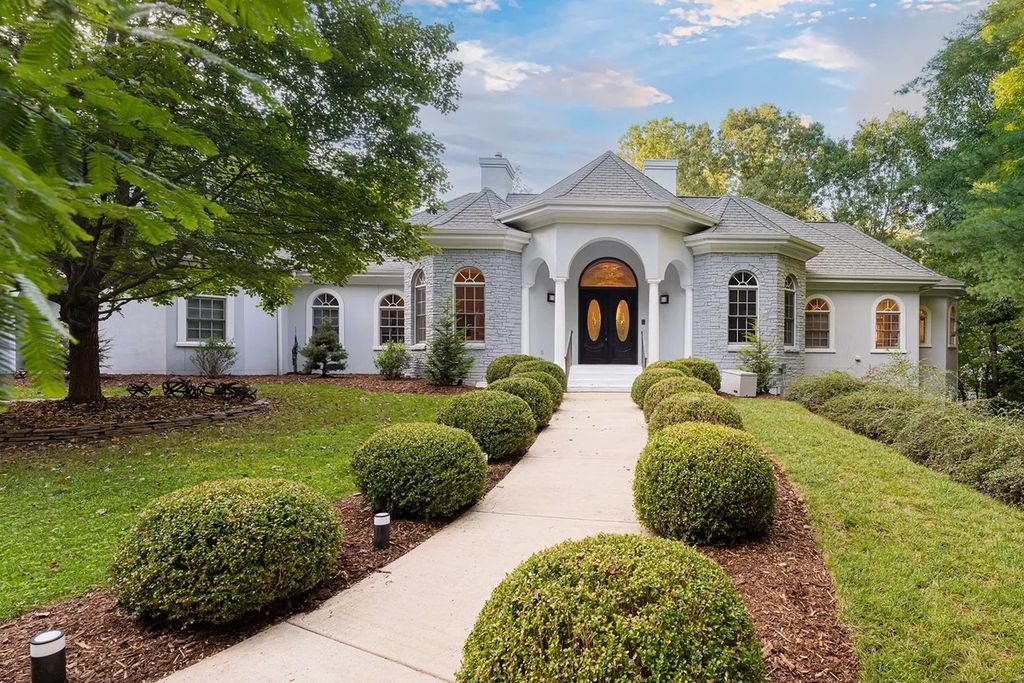 The Residence in Asheville is carefully considered and thoughtfully planned with plenty of entertaining spaces, now available for sale. This home located at 18 Cedar Hill Dr, Asheville, North Carolina