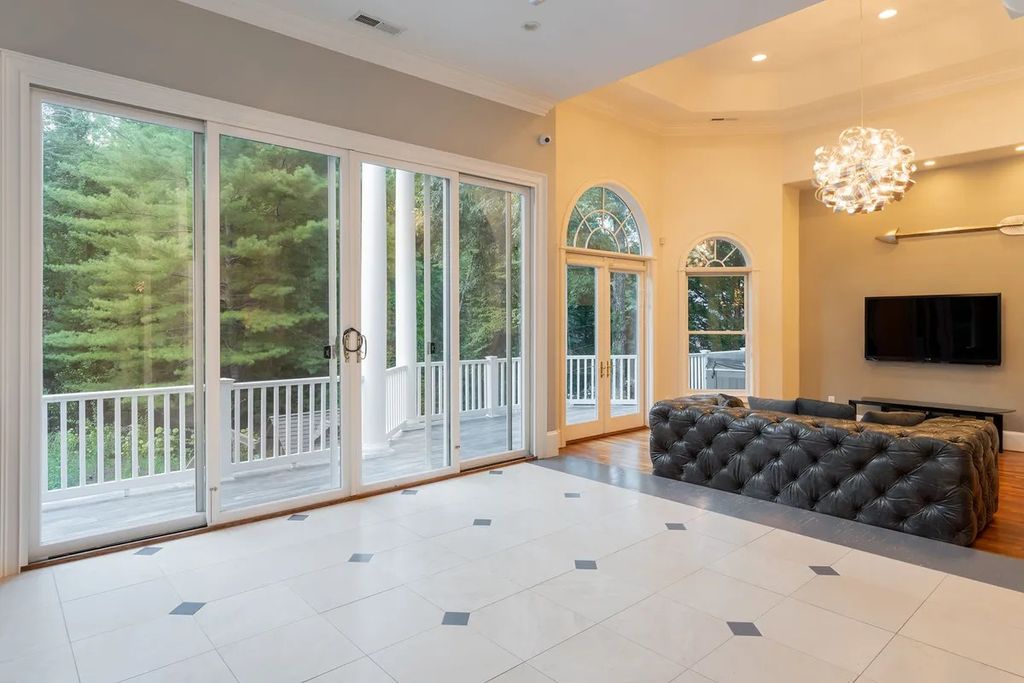 The Residence in Asheville is carefully considered and thoughtfully planned with plenty of entertaining spaces, now available for sale. This home located at 18 Cedar Hill Dr, Asheville, North Carolina