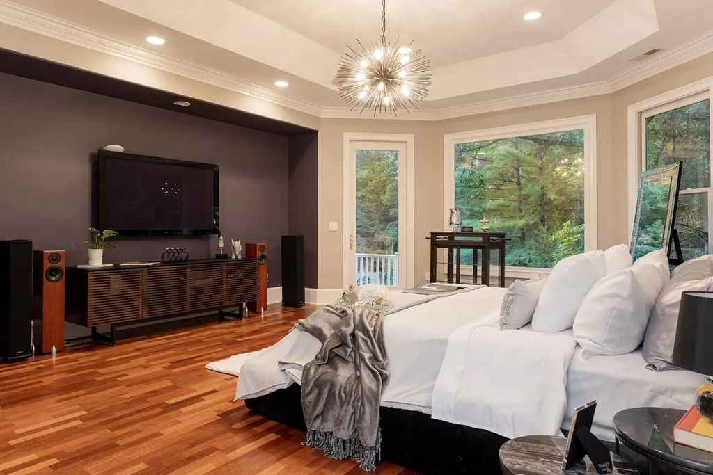 The Residence in Asheville is carefully considered and thoughtfully planned with plenty of entertaining spaces, now available for sale. This home located at 18 Cedar Hill Dr, Asheville, North Carolina