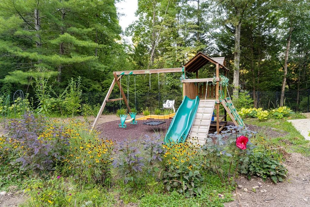 The Residence in Asheville is carefully considered and thoughtfully planned with plenty of entertaining spaces, now available for sale. This home located at 18 Cedar Hill Dr, Asheville, North Carolina