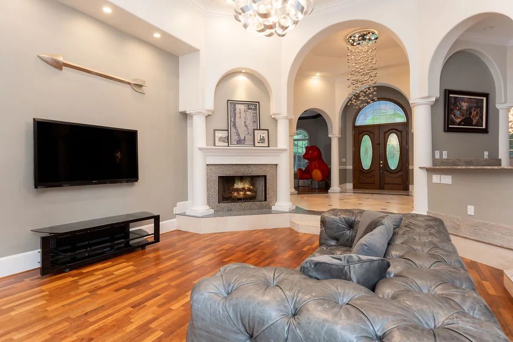The Residence in Asheville is carefully considered and thoughtfully planned with plenty of entertaining spaces, now available for sale. This home located at 18 Cedar Hill Dr, Asheville, North Carolina