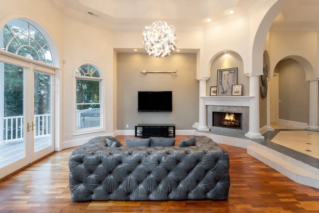 The Residence in Asheville is carefully considered and thoughtfully planned with plenty of entertaining spaces, now available for sale. This home located at 18 Cedar Hill Dr, Asheville, North Carolina