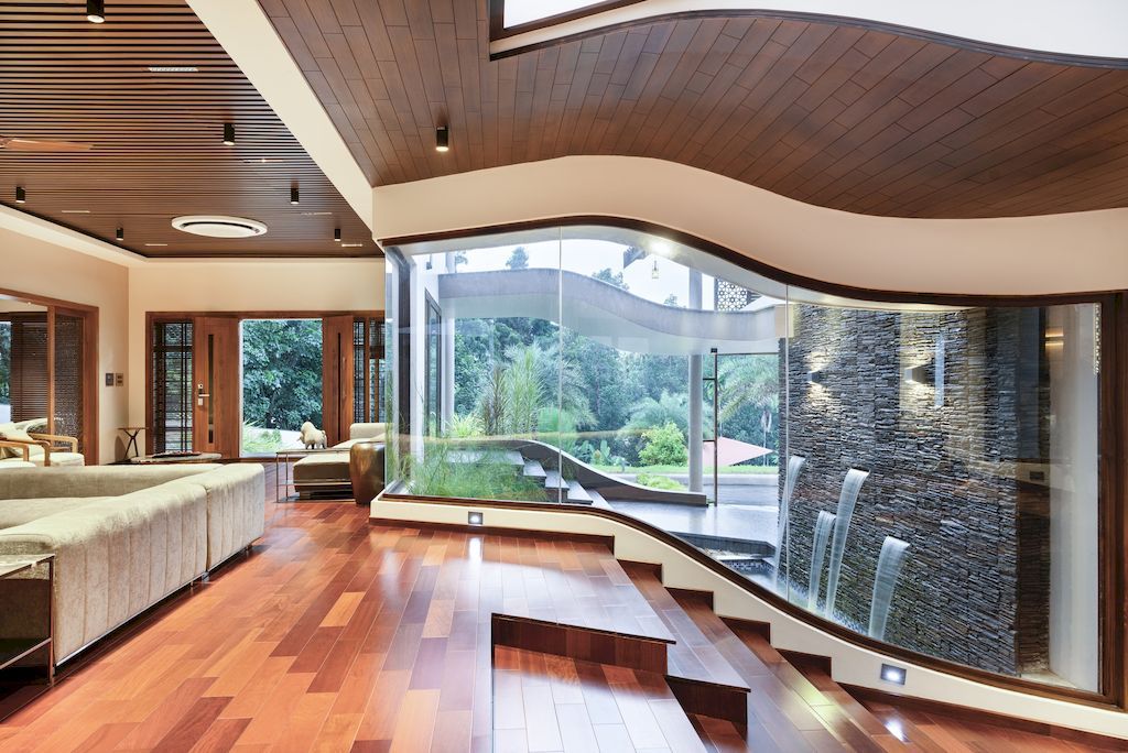Contour House, spacious & comfort home by Archimatrix India Associates