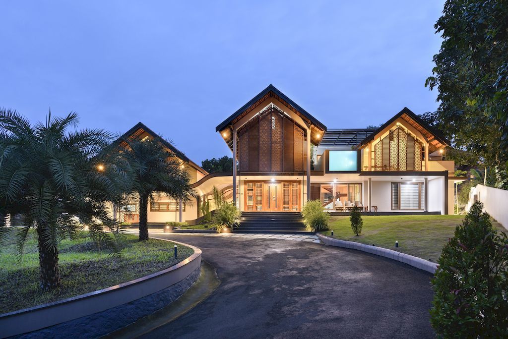 Contour House, spacious & comfort home by Archimatrix India Associates