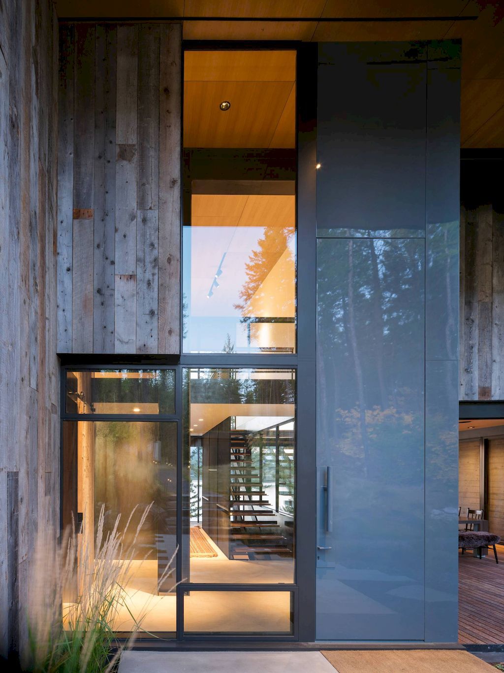 Dragonfly House, a Wonderful Indoor - Outdoor House by Olson Kundig