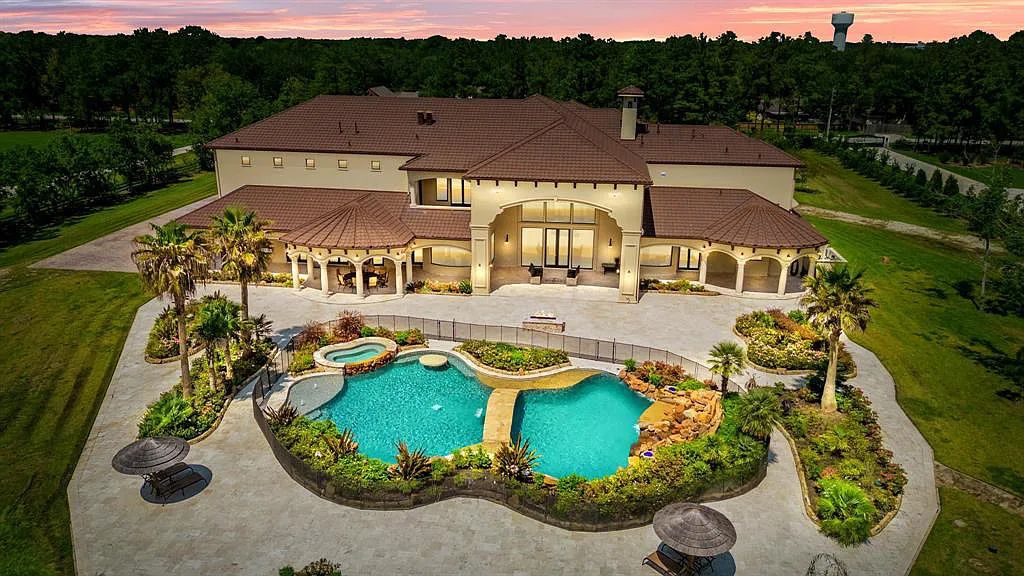 The Estate in Friendswood, an exceptional Mediterranean home with a breathtaking resort style backyard on 5 private wooded acres located along one of Friendswood’s most coveted streets is now available for sale. This home located at 10B Wilderness Trl, Friendswood, Texas