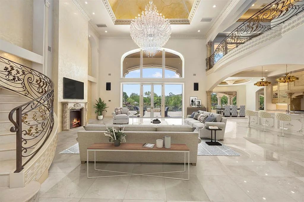 The Estate in Friendswood, an exceptional Mediterranean home with a breathtaking resort style backyard on 5 private wooded acres located along one of Friendswood’s most coveted streets is now available for sale. This home located at 10B Wilderness Trl, Friendswood, Texas