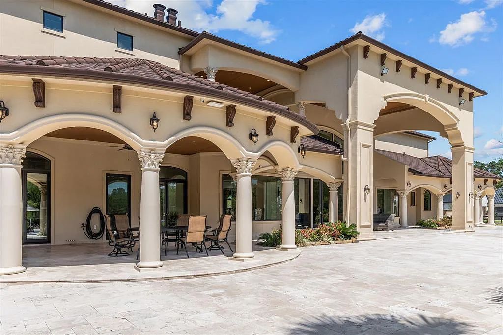 The Estate in Friendswood, an exceptional Mediterranean home with a breathtaking resort style backyard on 5 private wooded acres located along one of Friendswood’s most coveted streets is now available for sale. This home located at 10B Wilderness Trl, Friendswood, Texas