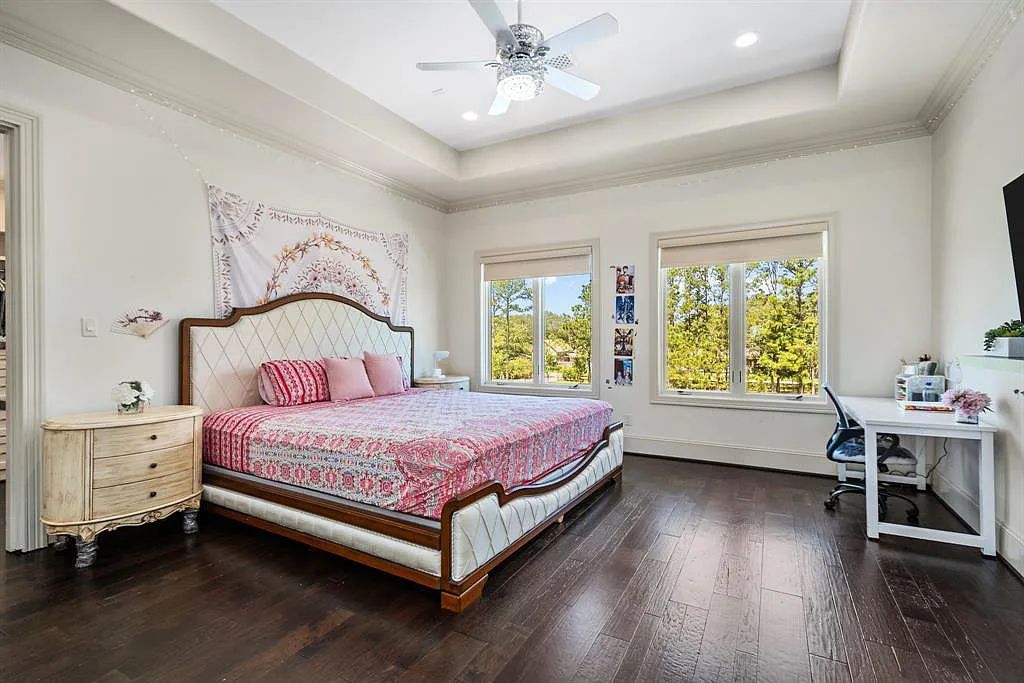 The Estate in Friendswood, an exceptional Mediterranean home with a breathtaking resort style backyard on 5 private wooded acres located along one of Friendswood’s most coveted streets is now available for sale. This home located at 10B Wilderness Trl, Friendswood, Texas