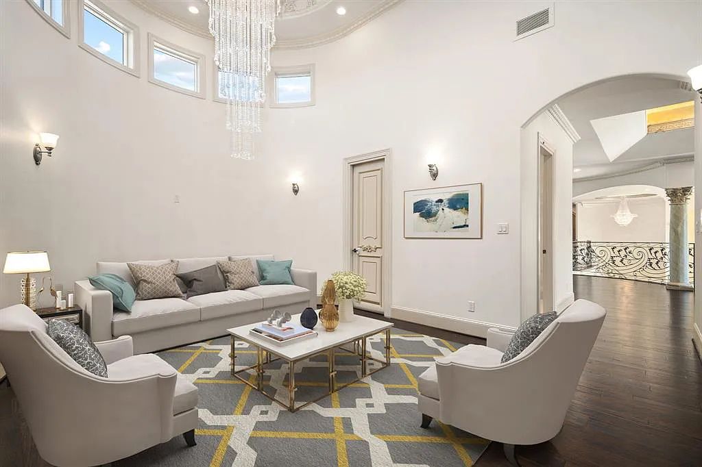 The Estate in Friendswood, an exceptional Mediterranean home with a breathtaking resort style backyard on 5 private wooded acres located along one of Friendswood’s most coveted streets is now available for sale. This home located at 10B Wilderness Trl, Friendswood, Texas