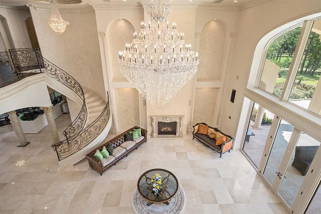 The Estate in Friendswood, an exceptional Mediterranean home with a breathtaking resort style backyard on 5 private wooded acres located along one of Friendswood’s most coveted streets is now available for sale. This home located at 10B Wilderness Trl, Friendswood, Texas