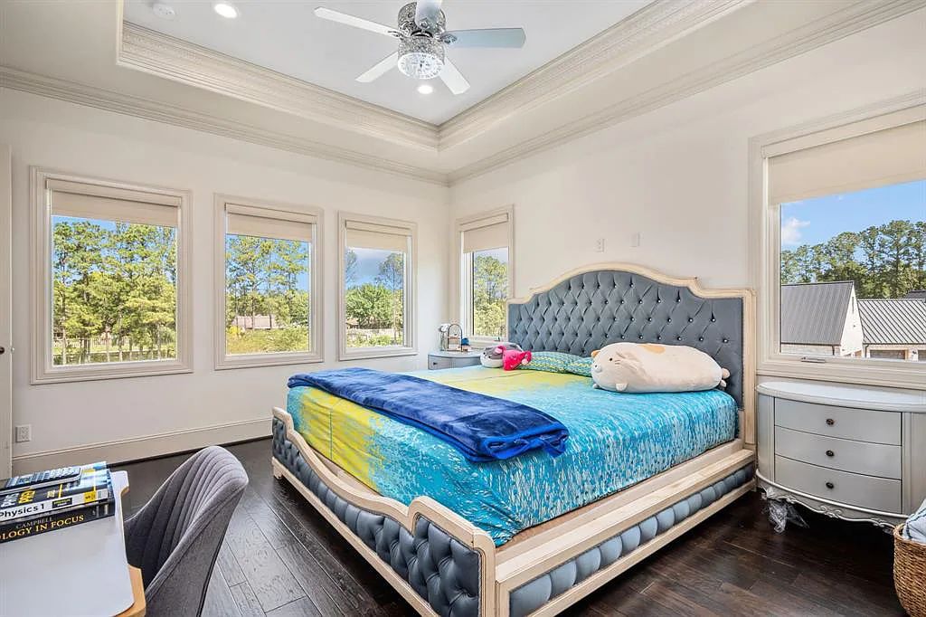 The Estate in Friendswood, an exceptional Mediterranean home with a breathtaking resort style backyard on 5 private wooded acres located along one of Friendswood’s most coveted streets is now available for sale. This home located at 10B Wilderness Trl, Friendswood, Texas