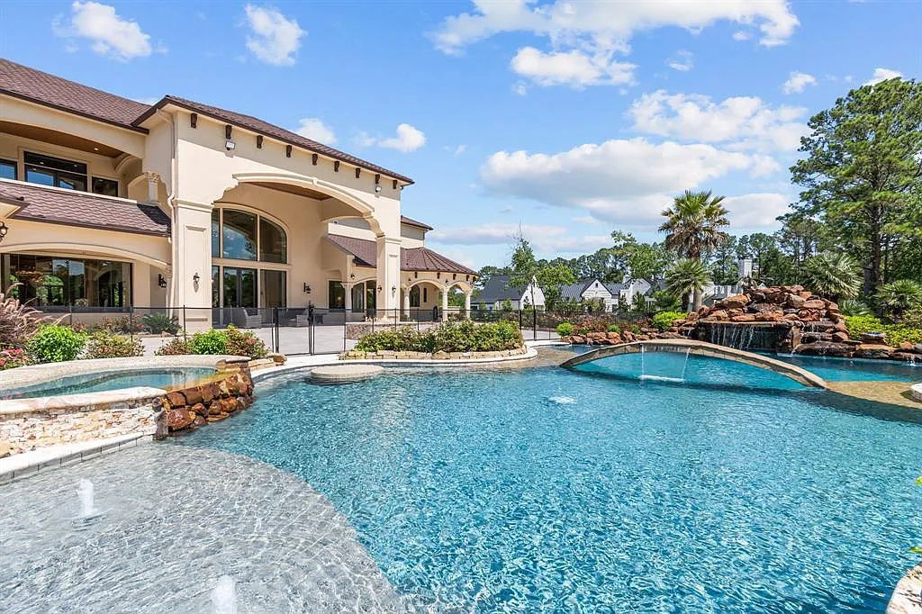 The Estate in Friendswood, an exceptional Mediterranean home with a breathtaking resort style backyard on 5 private wooded acres located along one of Friendswood’s most coveted streets is now available for sale. This home located at 10B Wilderness Trl, Friendswood, Texas