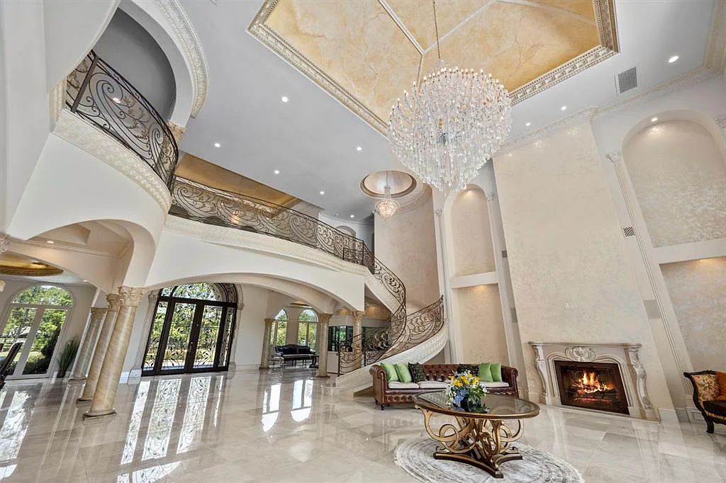 The Estate in Friendswood, an exceptional Mediterranean home with a breathtaking resort style backyard on 5 private wooded acres located along one of Friendswood’s most coveted streets is now available for sale. This home located at 10B Wilderness Trl, Friendswood, Texas