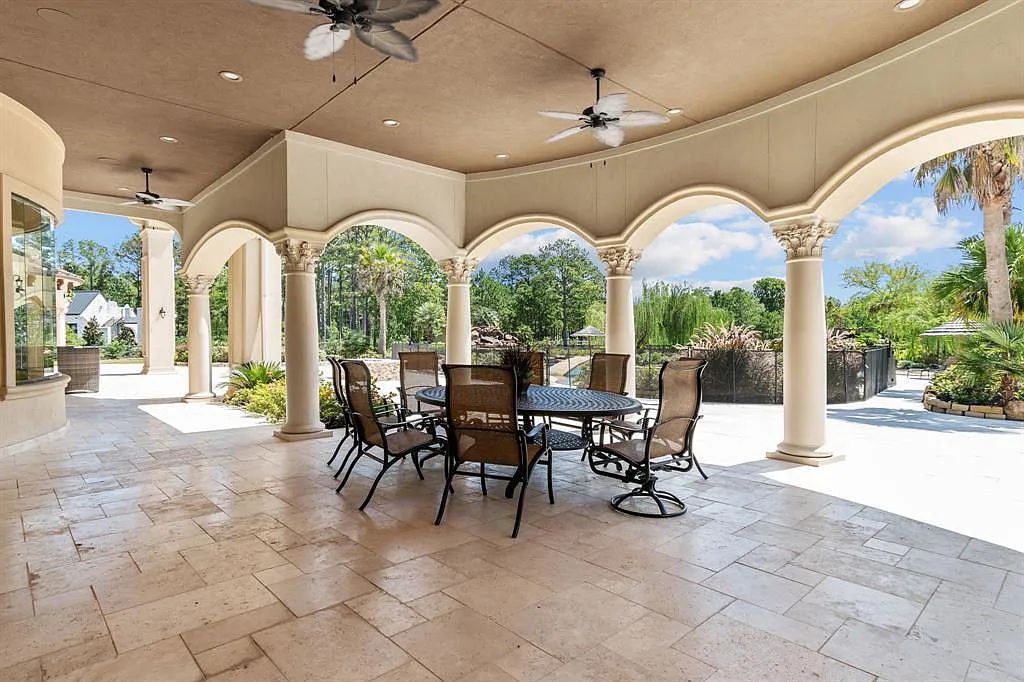 The Estate in Friendswood, an exceptional Mediterranean home with a breathtaking resort style backyard on 5 private wooded acres located along one of Friendswood’s most coveted streets is now available for sale. This home located at 10B Wilderness Trl, Friendswood, Texas
