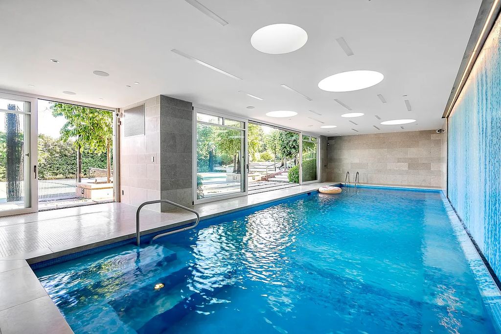The Estate in West Vancouver is a luxurious home projecting architectural elegance and grandeur with classic modern design and rich materials now available for sale. This home located at 730 Fairmile Rd, West Vancouver, BC V7S 1R2, Canada; offering 08 bedrooms and 11 bathrooms with 14,759 square feet of living spaces.