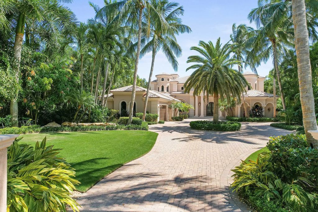 The Estate in Jupiter, an intracoastal masterpiece in The Club of Admirals Cove was executed by the talents of the design team of Affiniti Architechts, Parker-Yannette Landscape, Decorators Unlimited and Turtle Beach Construction is now available for sale. This home located at 192 Spyglass Ct, Jupiter, Florida