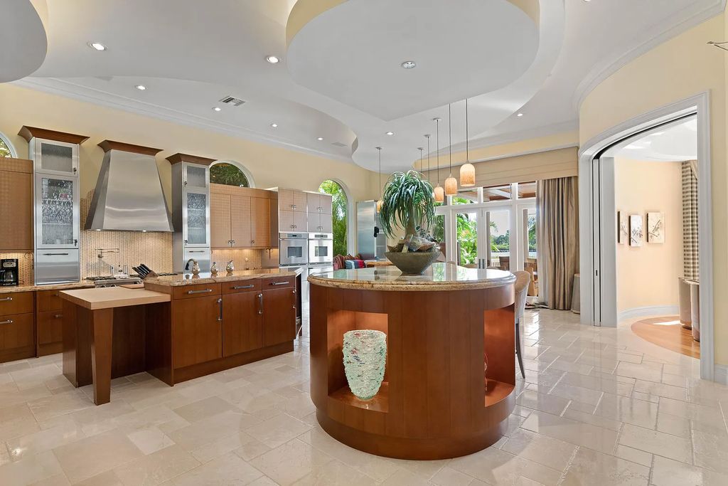 The Estate in Jupiter, an intracoastal masterpiece in The Club of Admirals Cove was executed by the talents of the design team of Affiniti Architechts, Parker-Yannette Landscape, Decorators Unlimited and Turtle Beach Construction is now available for sale. This home located at 192 Spyglass Ct, Jupiter, Florida