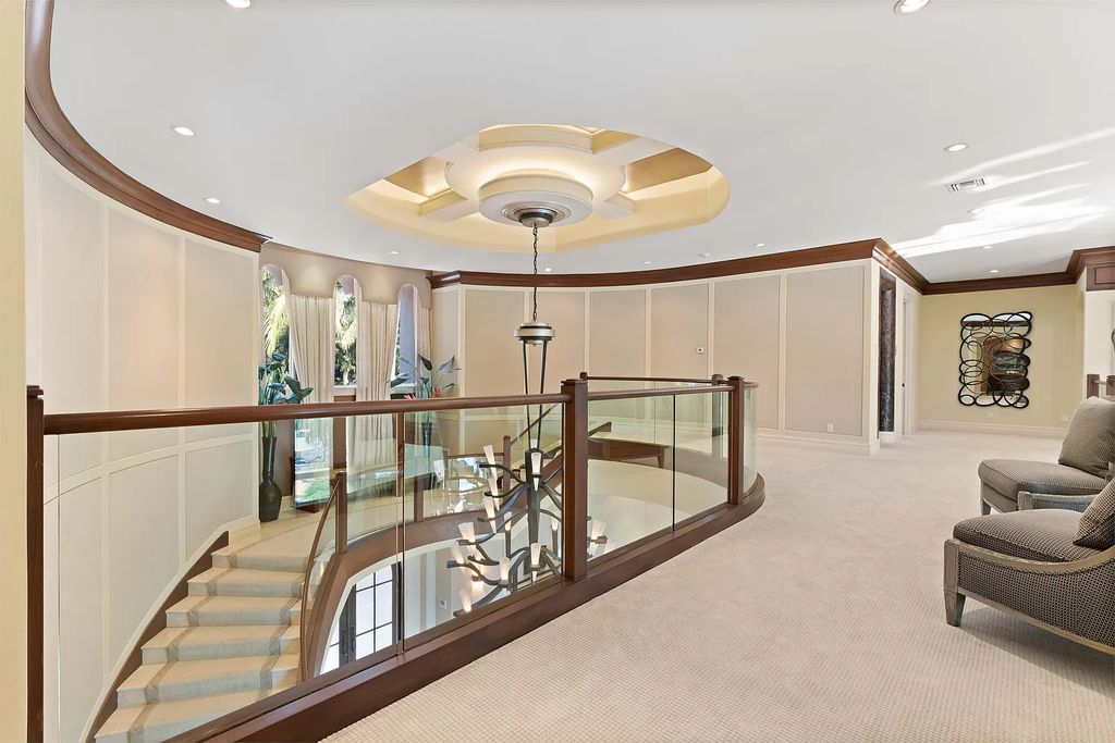 The Estate in Jupiter, an intracoastal masterpiece in The Club of Admirals Cove was executed by the talents of the design team of Affiniti Architechts, Parker-Yannette Landscape, Decorators Unlimited and Turtle Beach Construction is now available for sale. This home located at 192 Spyglass Ct, Jupiter, Florida