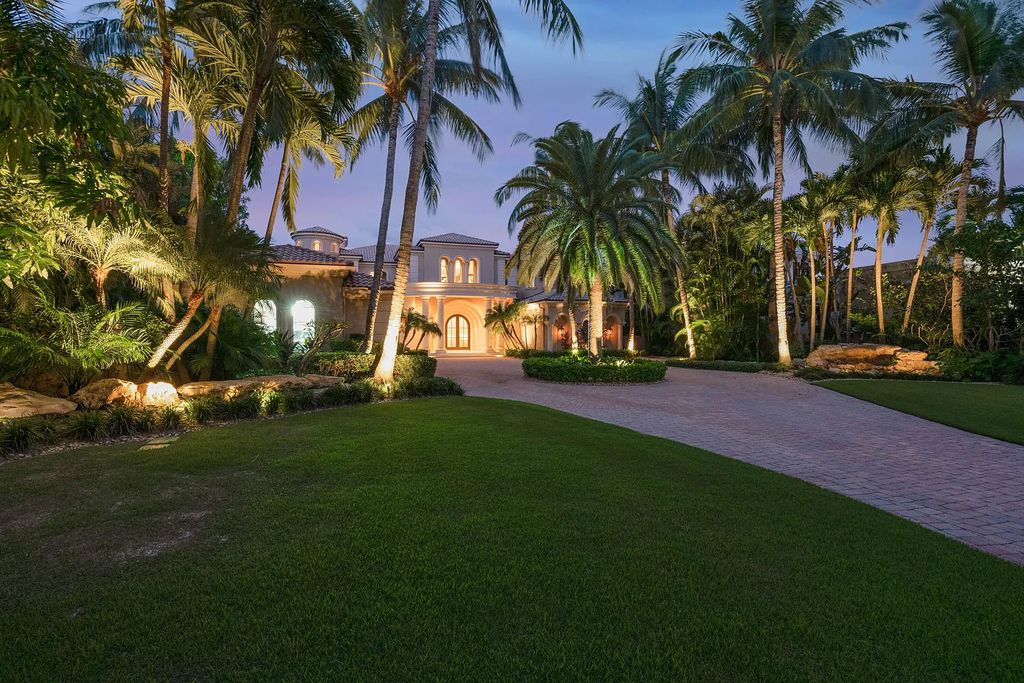 The Estate in Jupiter, an intracoastal masterpiece in The Club of Admirals Cove was executed by the talents of the design team of Affiniti Architechts, Parker-Yannette Landscape, Decorators Unlimited and Turtle Beach Construction is now available for sale. This home located at 192 Spyglass Ct, Jupiter, Florida