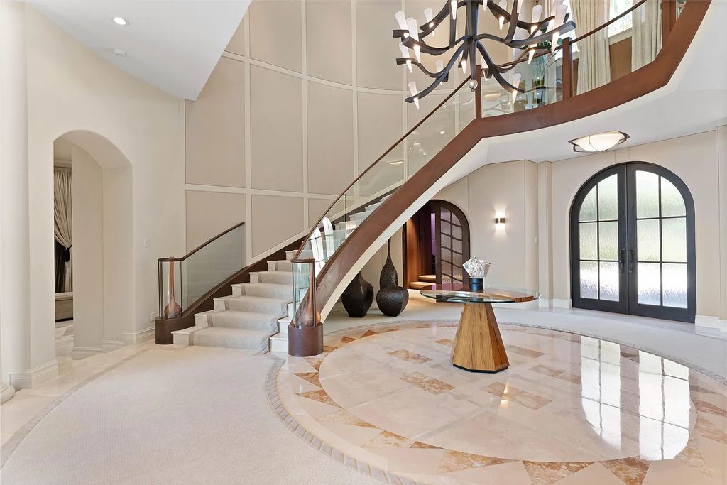The Estate in Jupiter, an intracoastal masterpiece in The Club of Admirals Cove was executed by the talents of the design team of Affiniti Architechts, Parker-Yannette Landscape, Decorators Unlimited and Turtle Beach Construction is now available for sale. This home located at 192 Spyglass Ct, Jupiter, Florida