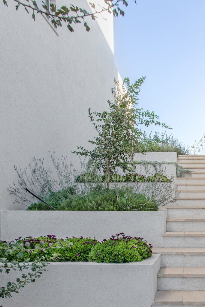 Goldwasser House with Clean Geometry by Architextit Einat Erez Kobiler 18