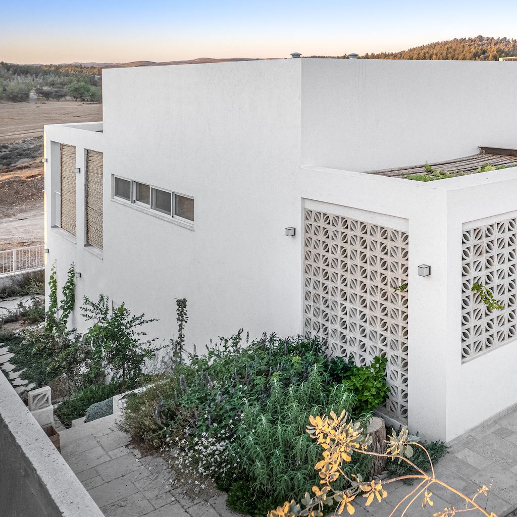 Goldwasser House with Clean Geometry by Architextit-Einat Erez-Kobiler