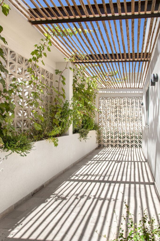 Goldwasser House with Clean Geometry by Architextit Einat Erez Kobiler 8
