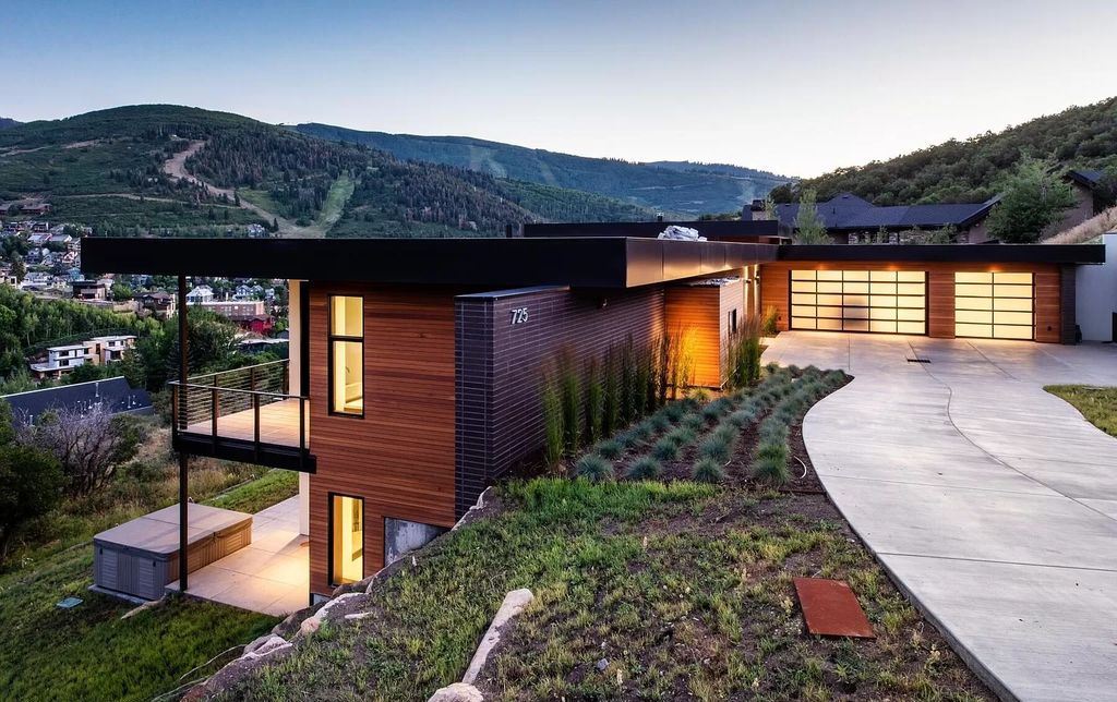 The Estate in Park City is a luxurious home that will exceed your expectations at every opportunity now available for sale. This home located at 725 Mellow Mountain Rd, Park City, Utah; offering 05 bedrooms and 07 bathrooms with 6,467 square feet of living spaces.
