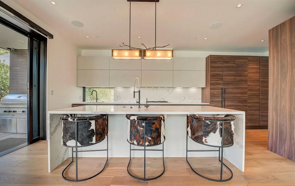 The Estate in Park City is a luxurious home that will exceed your expectations at every opportunity now available for sale. This home located at 725 Mellow Mountain Rd, Park City, Utah; offering 05 bedrooms and 07 bathrooms with 6,467 square feet of living spaces.